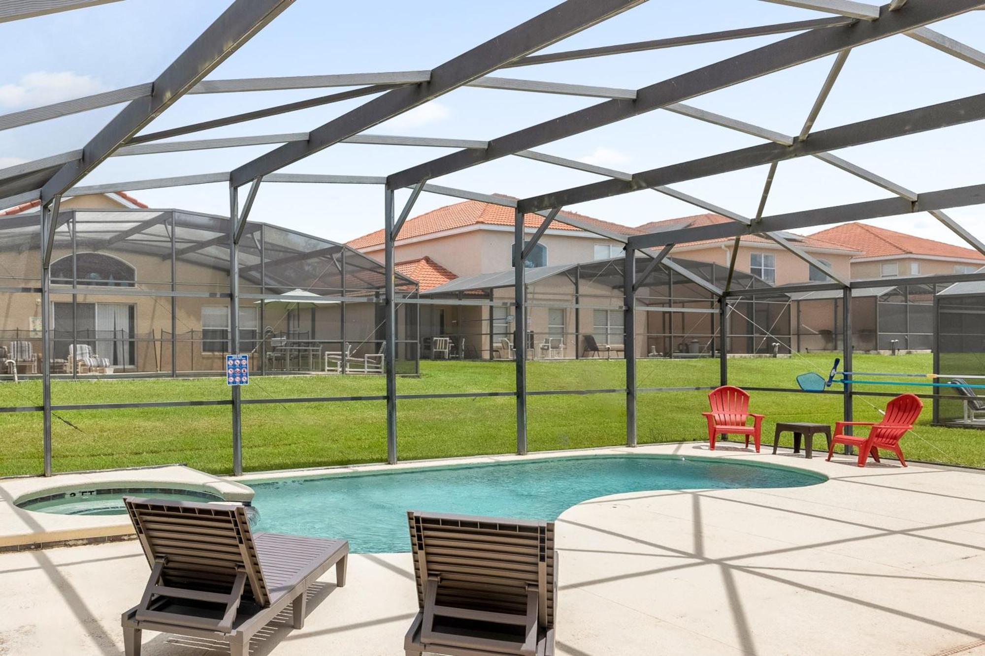 Large Spacious Home W Private Pool & Hot Tub Davenport Exterior photo