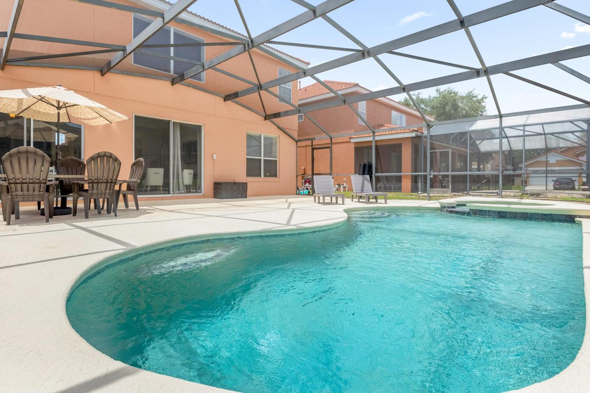 Large Spacious Home W Private Pool & Hot Tub Davenport Exterior photo
